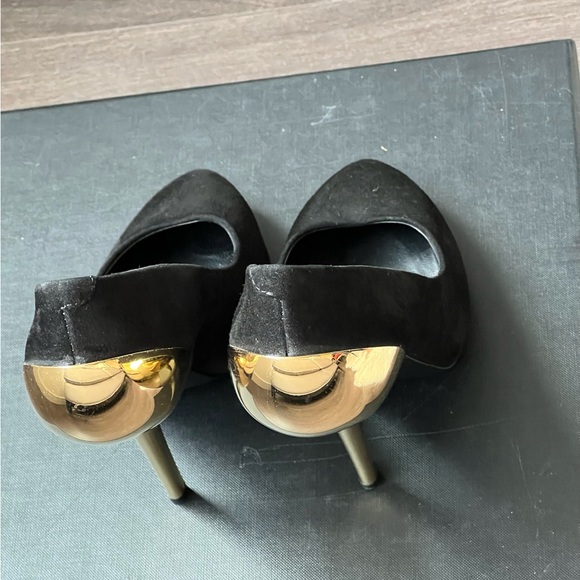 Authentic - Giuseppe - Zanotti black suede pumps with unique artsy gold heels. - Picture 3 of 8